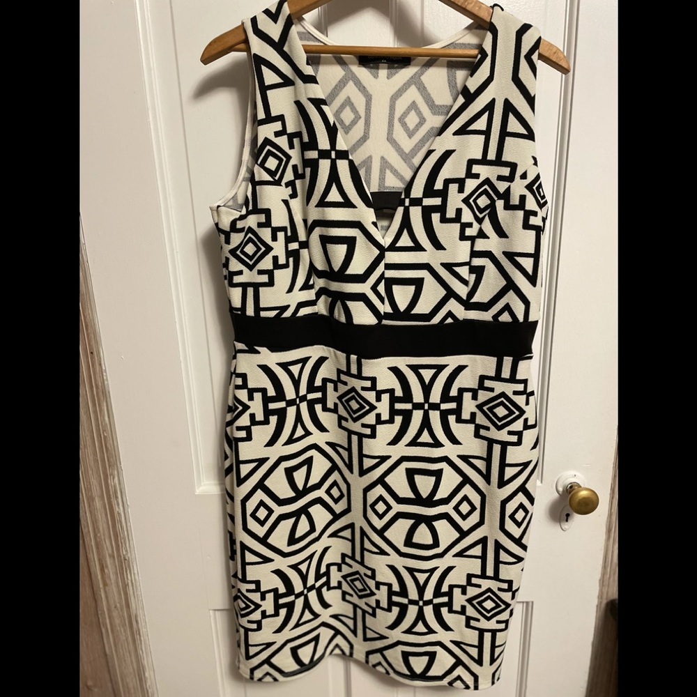 {Fashion to Figure} black and white abstract dress